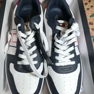 Tommy Hilfiger Men’s size 13.